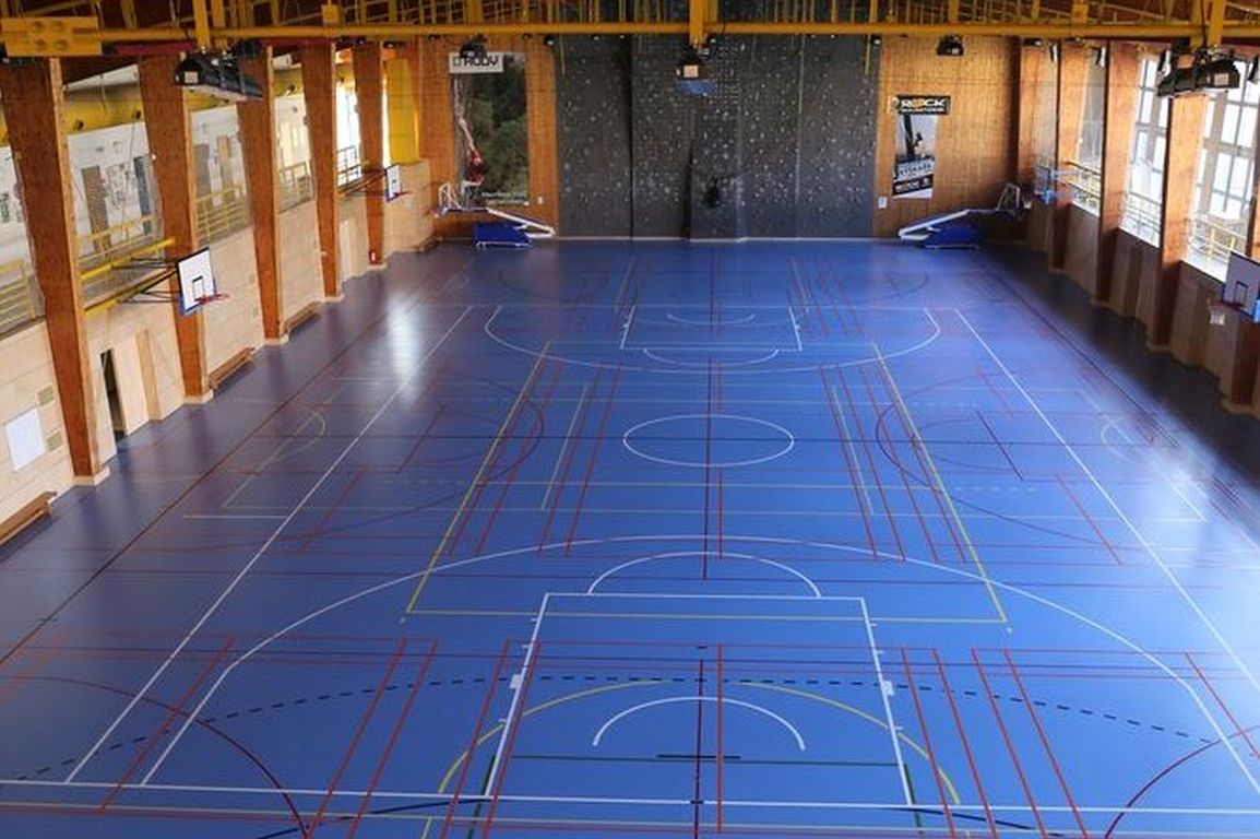 Rekonstrukce podlahy sportovní haly PF — fotografie 3