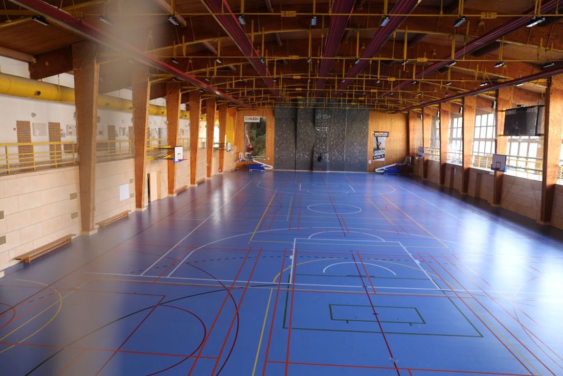 Rekonstrukce podlahy sportovní haly PF